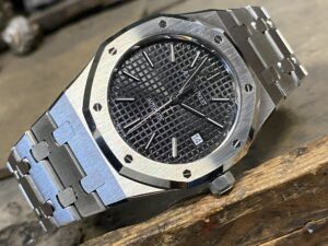 Audemars-Piguet-15300ST-Royal-Oak-new-factory-service-at-AP