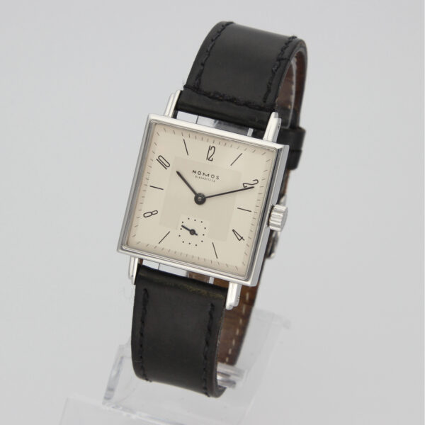 Nomos Tetra