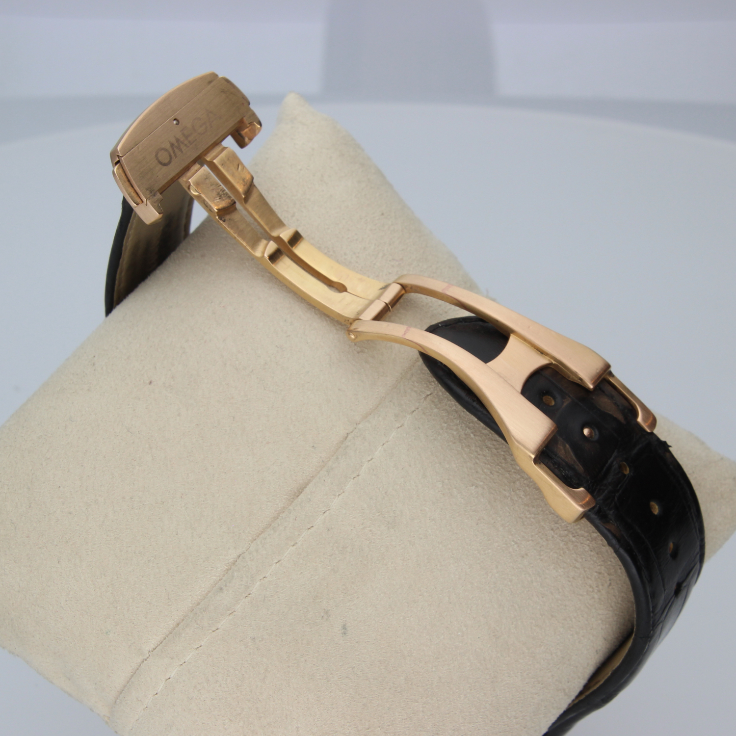 Omega Seamaster Planet Ocean 232.63.46.21.01.001